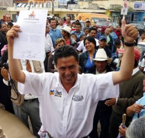 Loeza Aguilar dejará el cargo de presidente municipal y el cabildo de Tlatlauquitepec deberá nombrar a su suplente.