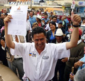 Loeza Aguilar dejará el cargo de presidente municipal y el cabildo de Tlatlauquitepec deberá nombrar a su suplente. Loeza Aguilar dejará el cargo de presidente municipal y el cabildo de Tlatlauquitepec deberá nombrar a su suplente.