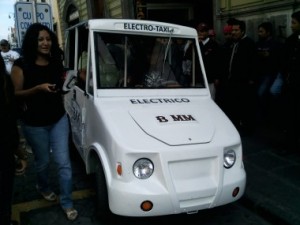 PRESENTAN VEHICULO ECOLOGICO PARA SUBSTITUIR MOTOTAXIS