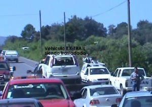 Vehículo utilizado por los secuestradores es trasladado