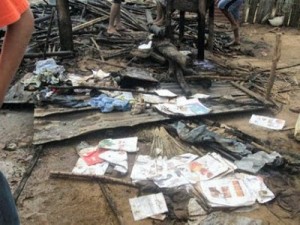 El fuego consume una vivienda en Teteles