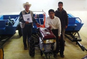 Asociación civil Ciudadanos por Puebla filial Yaonáhuac entregando Motocultores.