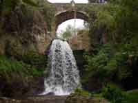 Cascada puente colorado